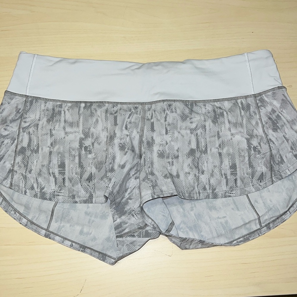 Lululemon Grey Pattern Speed Up Short 2.5”